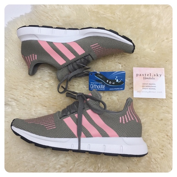 adidas Shoes - 🆕 authentic ADIDAS swift run sneakers